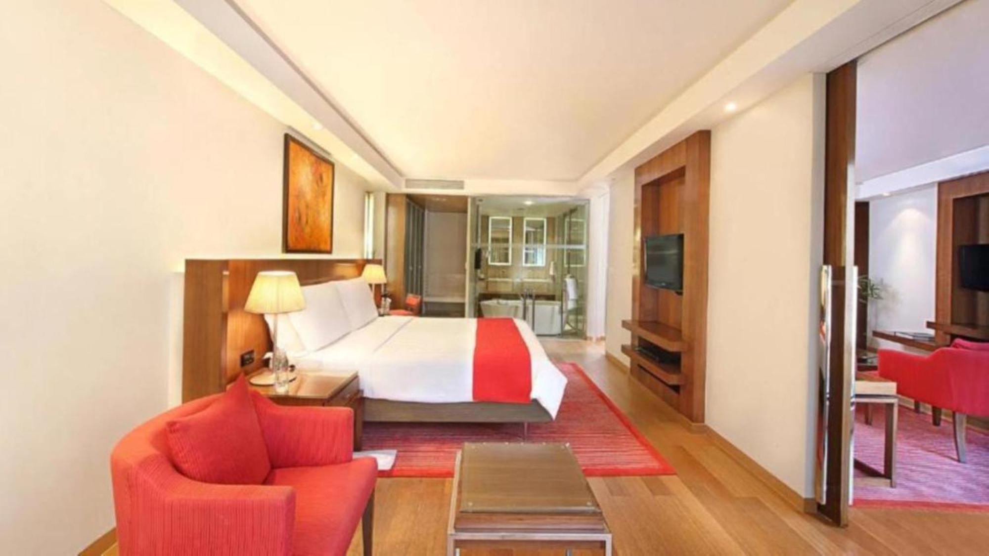 Hotel Seven Inn Near Delhi Airport New Delhi Exterior photo